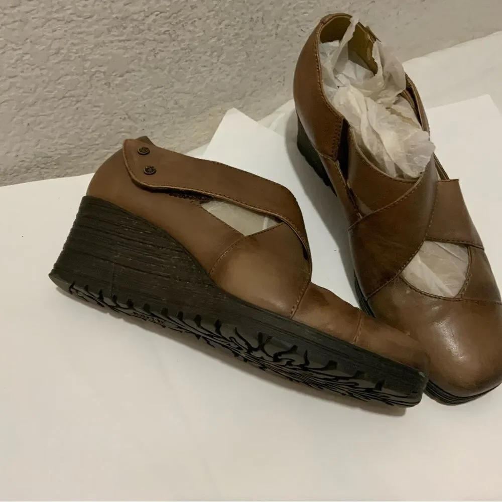 Earth Spendrift Women' Wedge Shoes Size 9.5 B Cinnamon Brown Hook & Loop Closure
